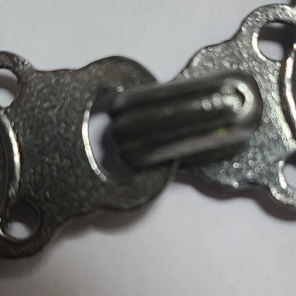 Cape Clasp in Pewter For A Stunning Halloween Outfit by Tinn Per - Picture 5 of 6